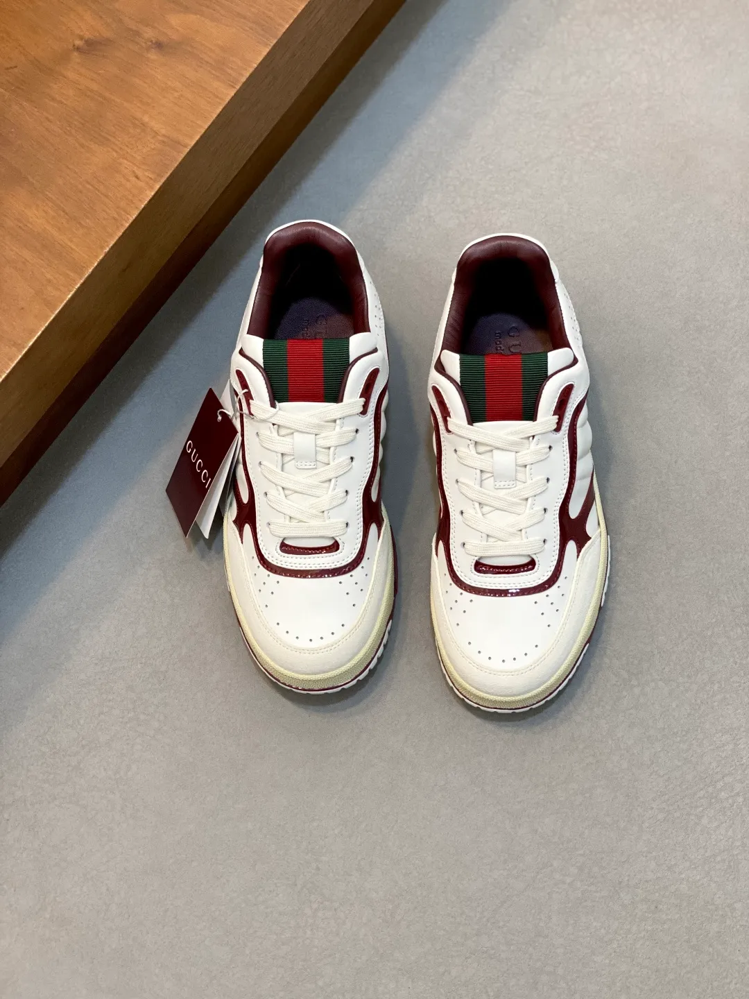 Men's Shoes 💰660 𝐆𝐮𝐜𝐜𝐢 𝐑𝐞-𝐖𝐞𝐛 As the first sneaker created by Sabato De Sarno for Gucci, the Re-Web series reinterprets the brand's classic stripes and sets off the modern silhouette design with bold and unique details. These shoes are crafted from white leather. This new sneaker is ingeniously decorated with many of the brand's classic details, and is equipped with a bright red and green webbing tongue, which will make people fall in love at first sight. White leather treated with a special process for softness and luster, with an embossed grainy texture. Script Gucci logo and interlocking G web label with Interlocking G and script Gucci logo. Rubber outsole with interlocking G detail eyelets. Web tongue. Size: 39-44 (customized for sizes 38 and 45)
